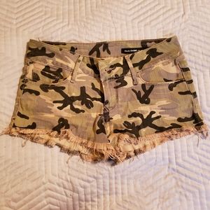 Black orchid camo shorts, size 26